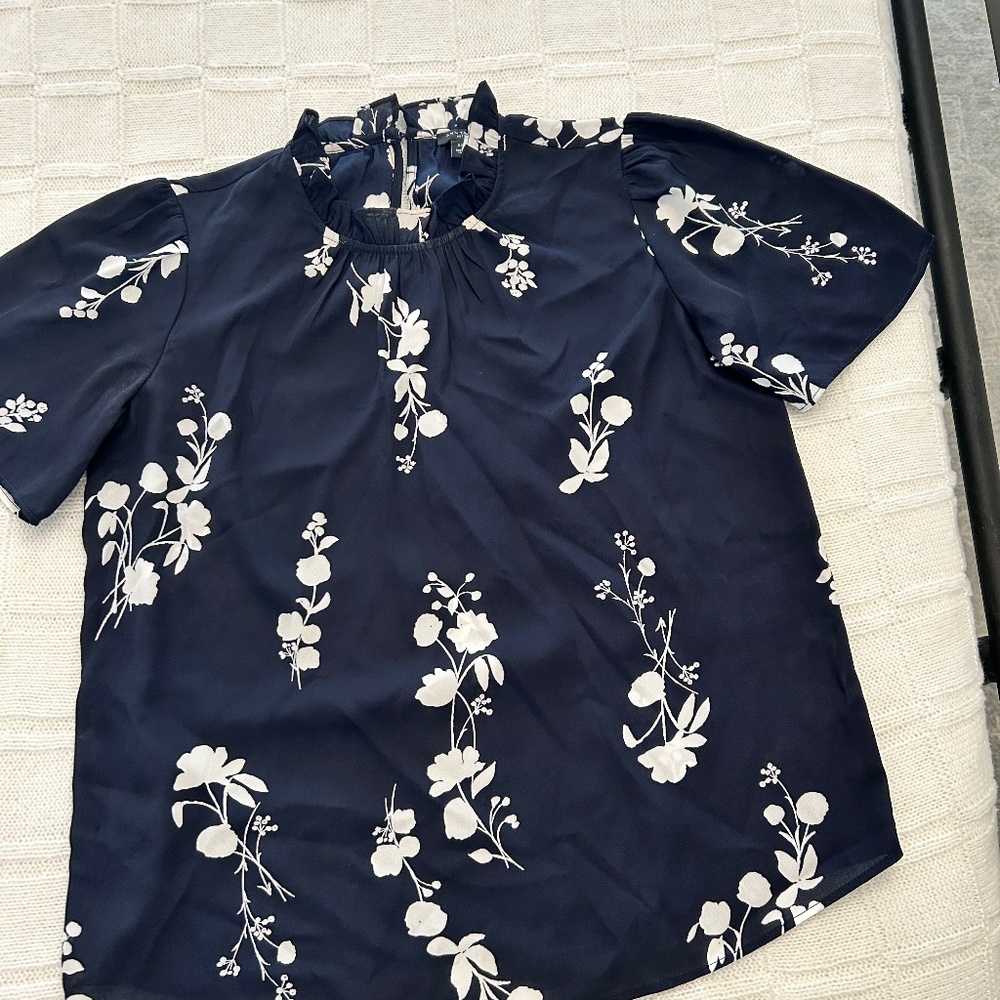 Flowy short sleeve pull over blouse